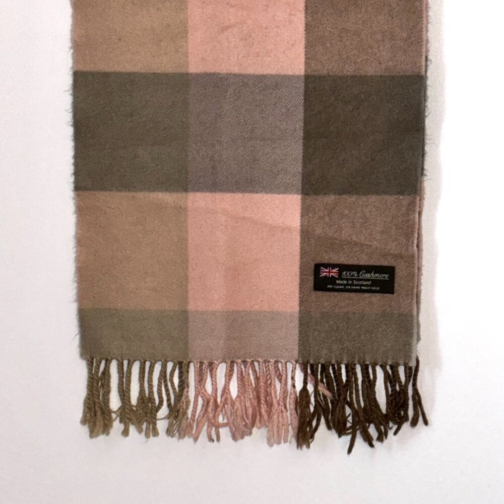 Scotland Cashmere Scarf Soft Pink Taupe Gray Plaid Fringed Ends NEW - Picture 4 of 5